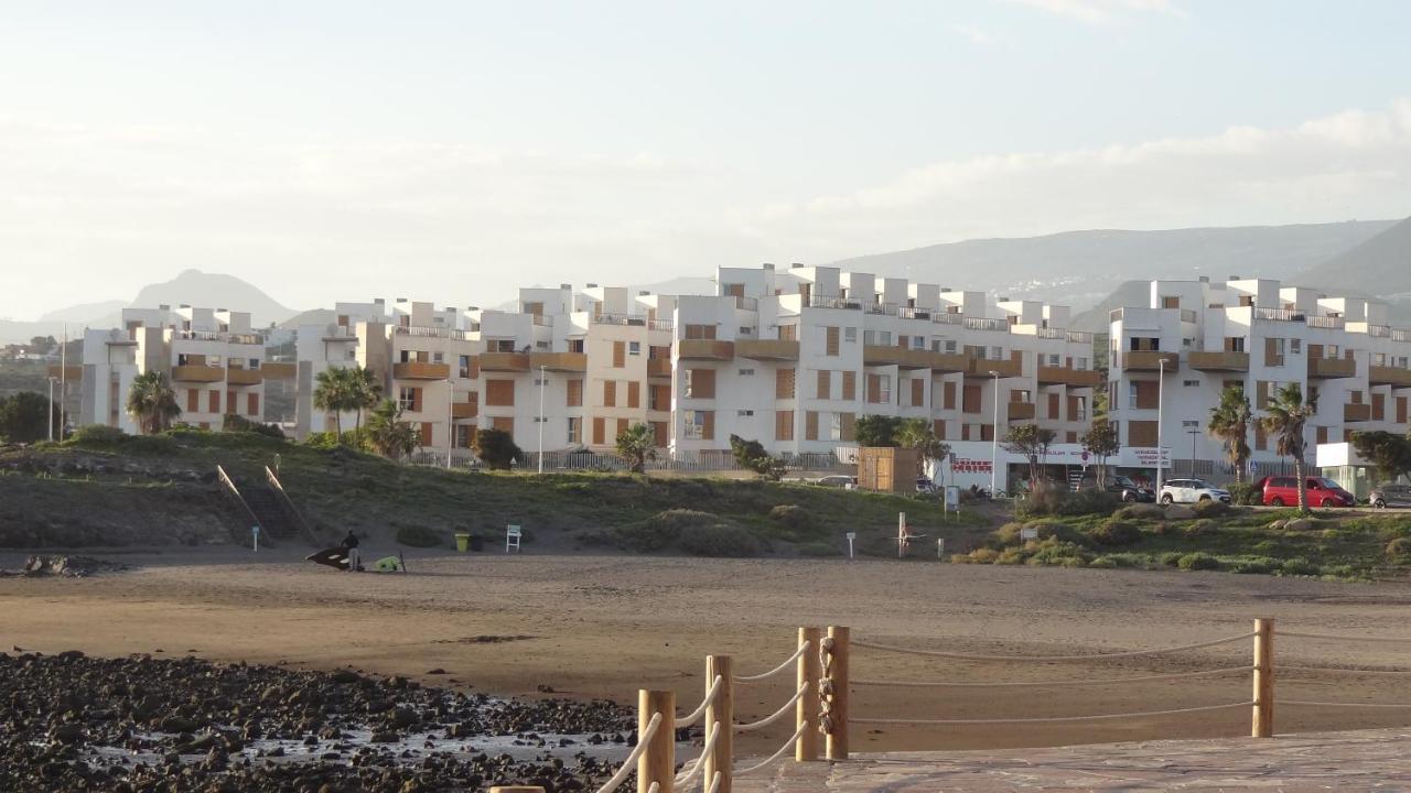 alquilaencanarias El Medano Los Martines frente playa Exterior foto