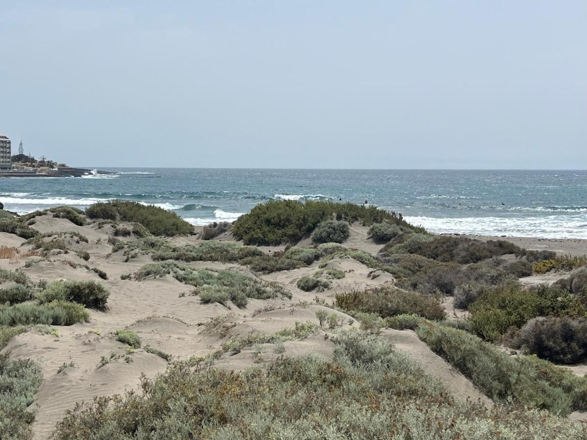 alquilaencanarias El Medano Los Martines frente playa Exterior foto